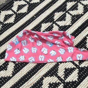 NWOT Charming Pink Tooth Pattern scrub cap